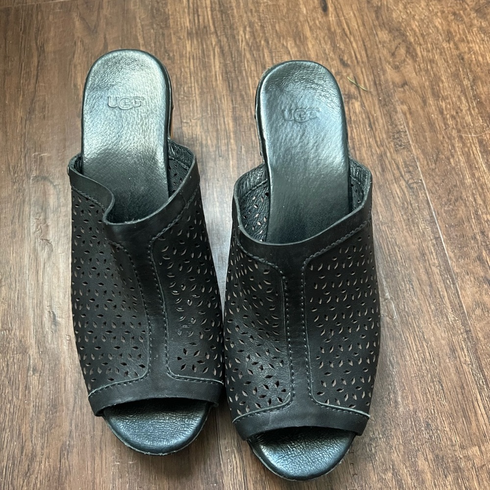 UGG sz 9 open toe heels EUC